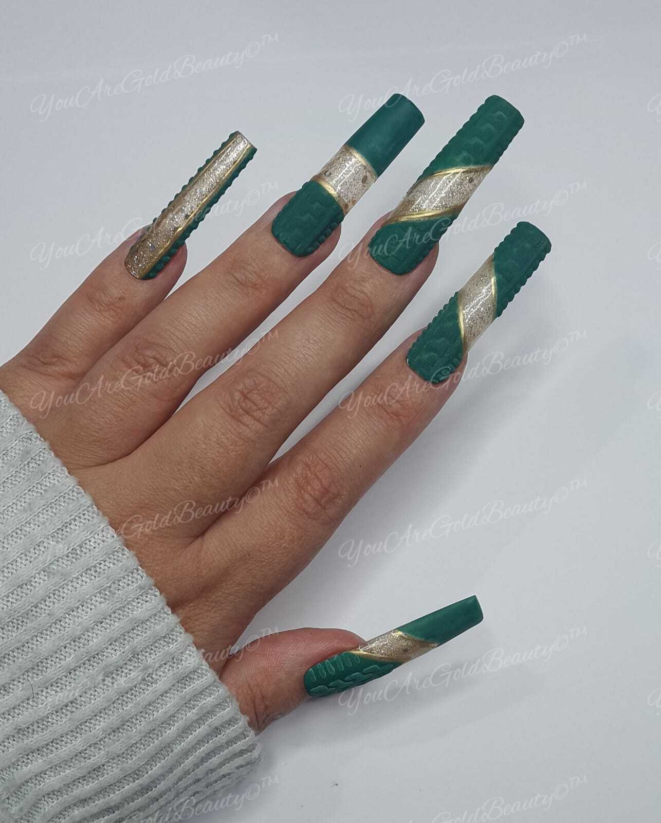 Green Sweater nails design Gold Glitter nails Gold chrome nails vo.tino nails